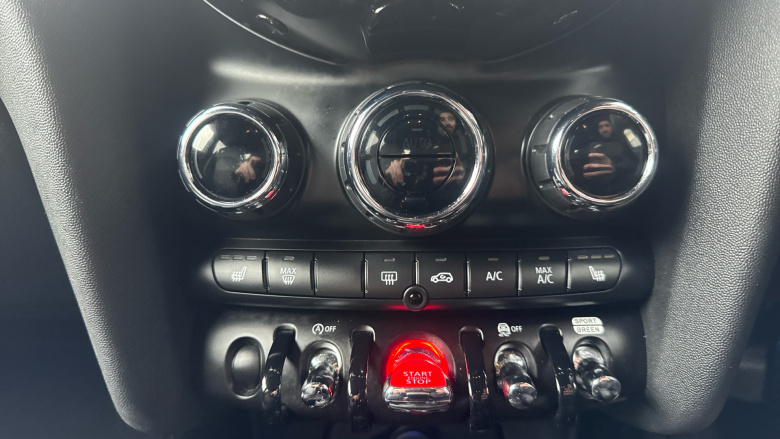 MINI Hatchback 2.0 Cooper S Exclusive 5dr Auto [Comfort/Nav Pack] Petrol Hatchback